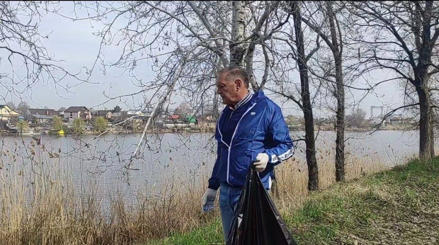 Энгельс принял участие во всероссийском субботнике