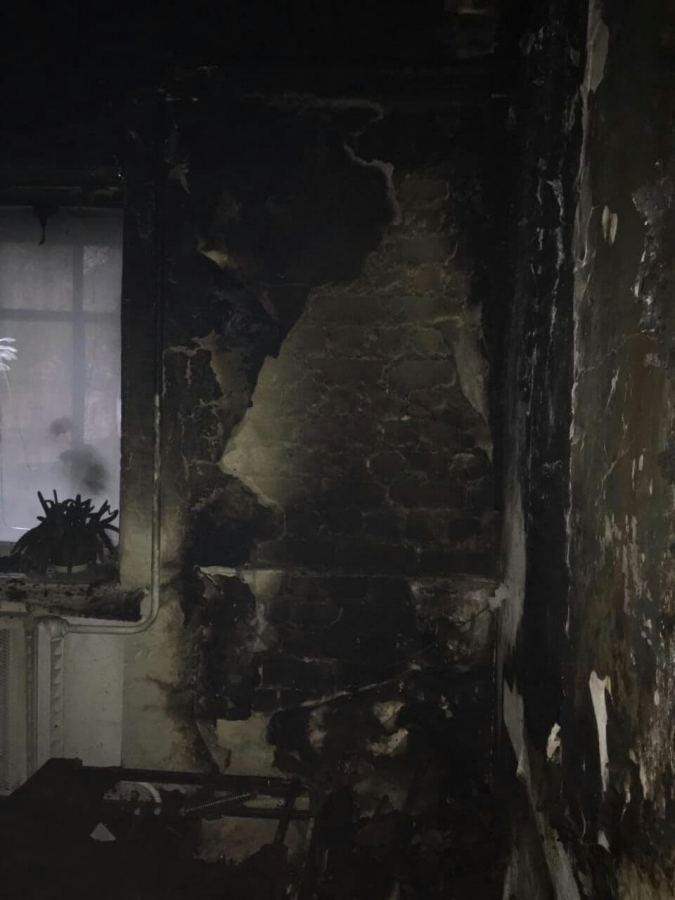 Рано утром 3 пожарных расчета тушили квартиру на Вавилова