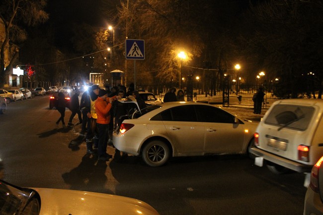 Атаманы провели вечер в кафе вместо пикета против «KAZAKY»