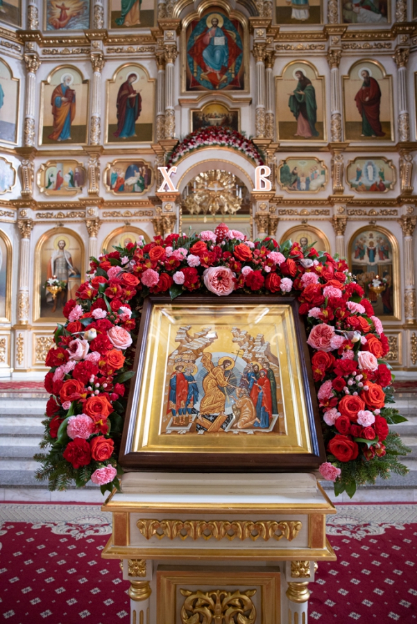 Саратовцы встретили Благодатный огонь из Иерусалима