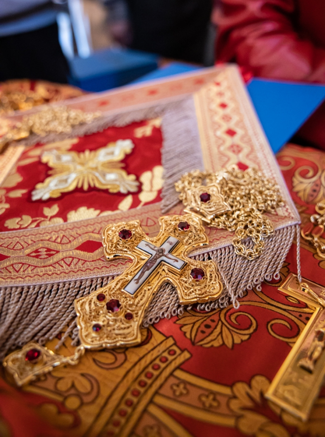 Саратовцы встретили Благодатный огонь из Иерусалима