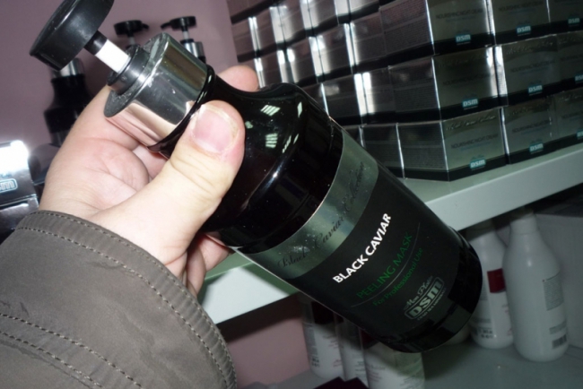 ГУ МВД: Косметический бутик провел аферу, заманивая клиентов черной икрой