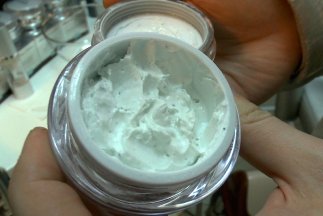 ГУ МВД: Косметический бутик провел аферу, заманивая клиентов черной икрой