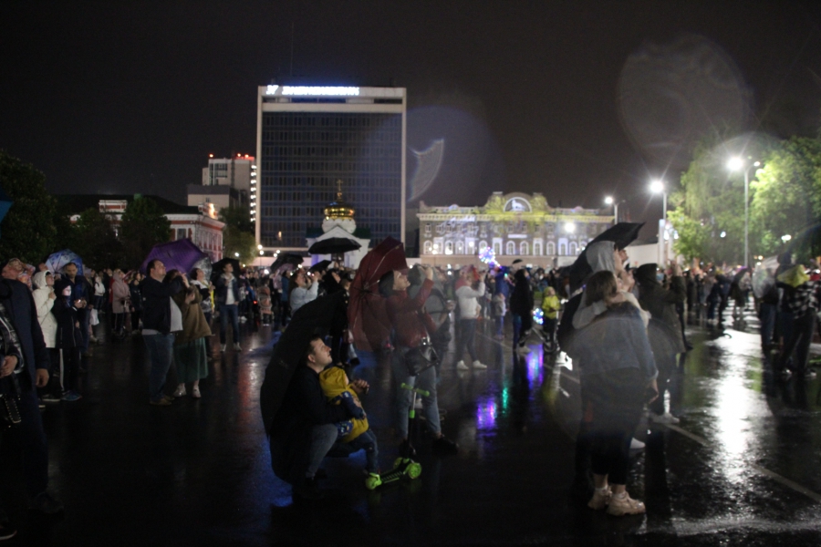 Над Саратовом прогремел салют в честь Дня Победы