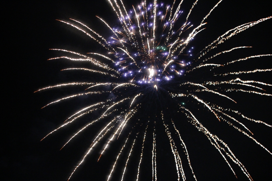 Над Саратовом прогремел салют в честь Дня Победы