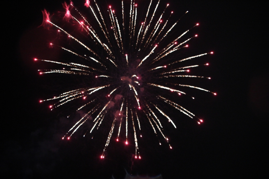 Над Саратовом прогремел салют в честь Дня Победы