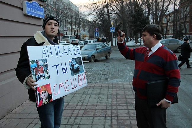 Коммунисты устроили флеш-моб против бюджета Саратова