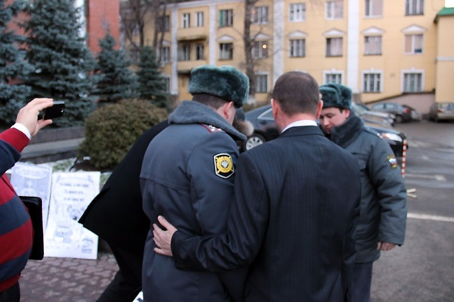 Коммунисты устроили флеш-моб против бюджета Саратова