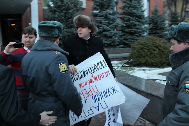 Коммунисты устроили флеш-моб против бюджета Саратова