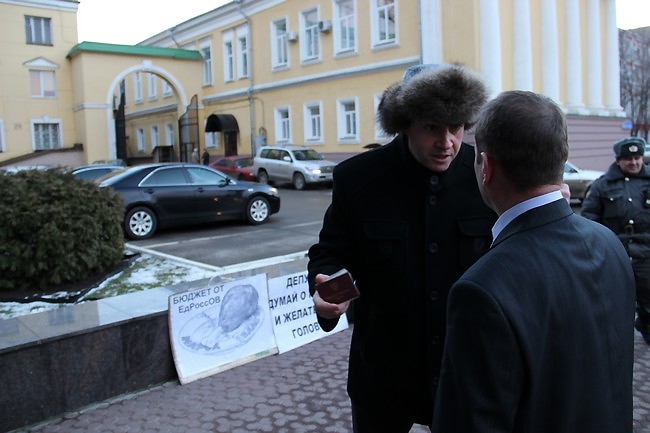 Коммунисты устроили флеш-моб против бюджета Саратова