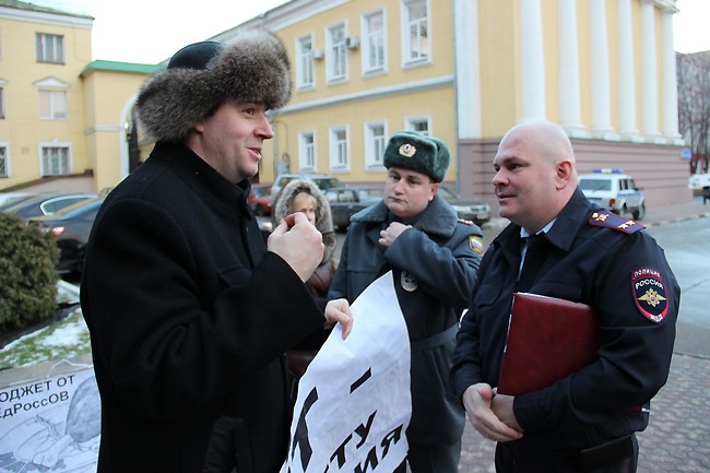 Коммунисты устроили флеш-моб против бюджета Саратова