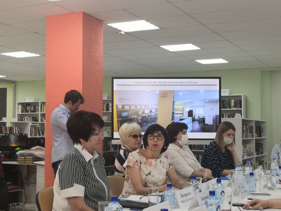 Депутат Рогожин призвал изыскать дополнительное финансирование на пополнение сельских библиотечных фондов