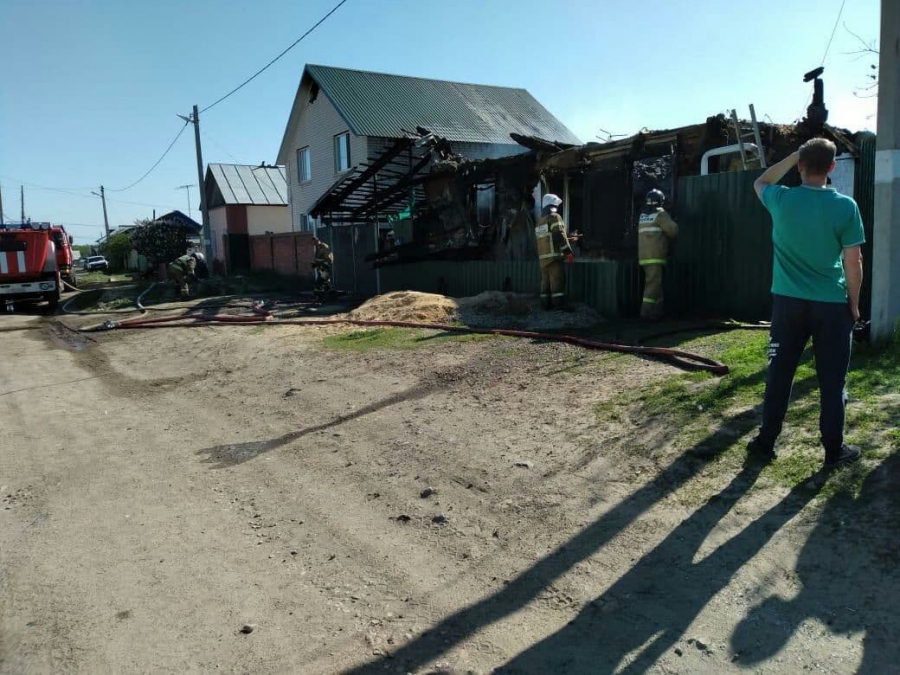 В Красноармейске пылали два частных дома