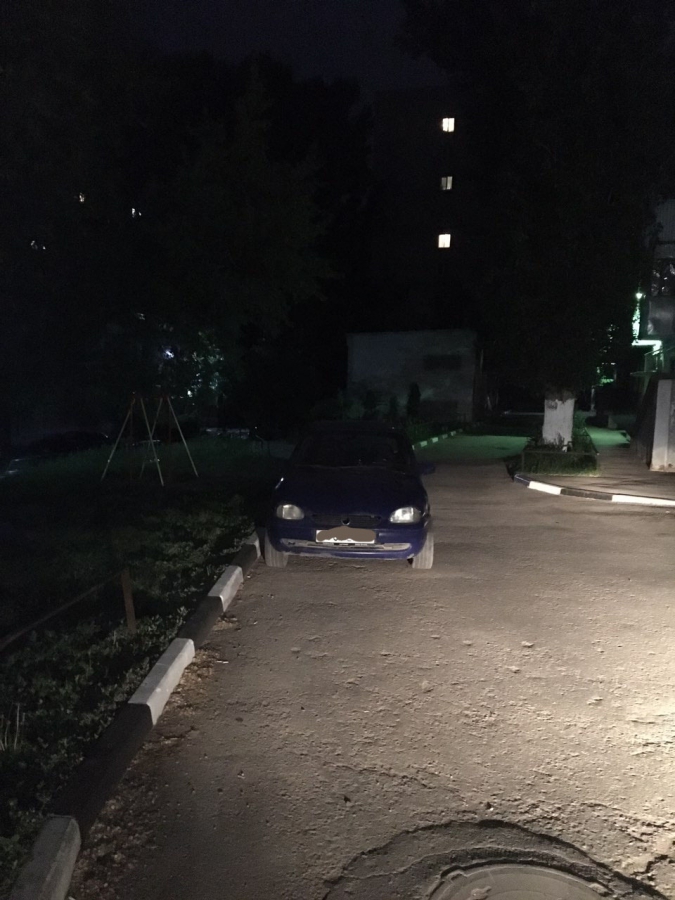 Во дворе на СХИ «Опель» сбил 11-летнего мальчика