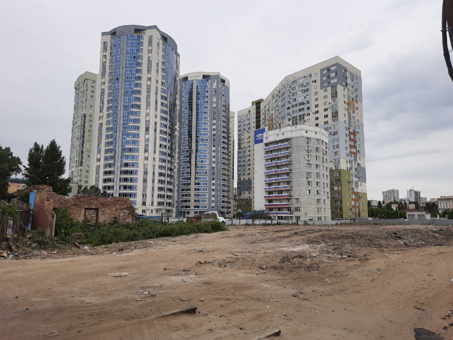 На новой набережной Саратова начали сносить старые гаражи