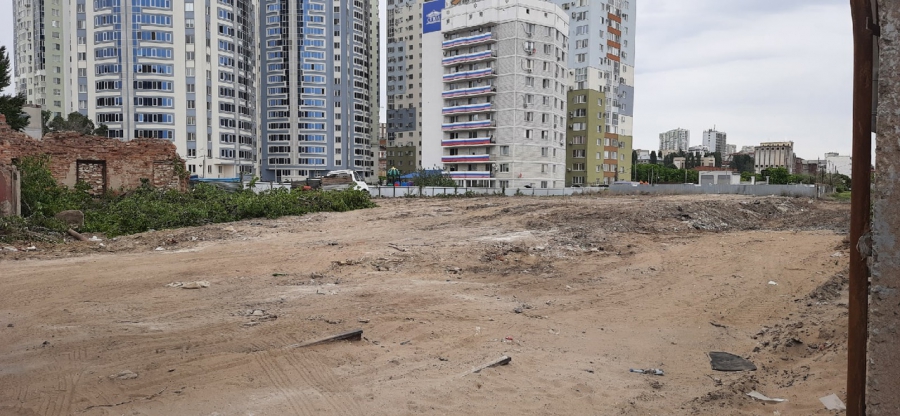 На новой набережной Саратова начали сносить старые гаражи