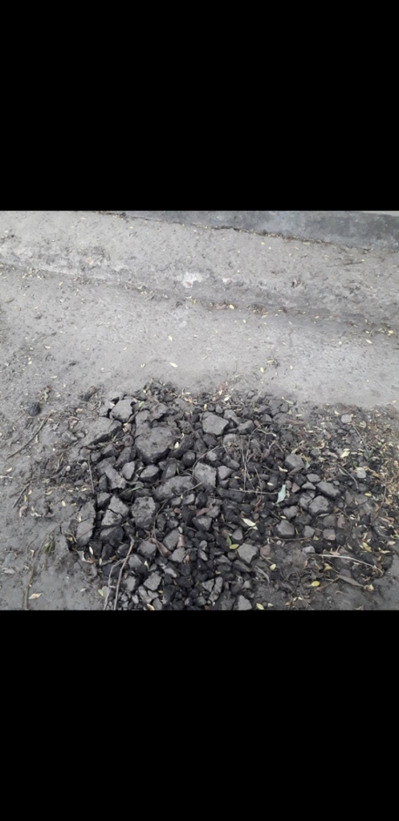 В Светлом коммунальщики разрушили асфальт на набережной во время уборки