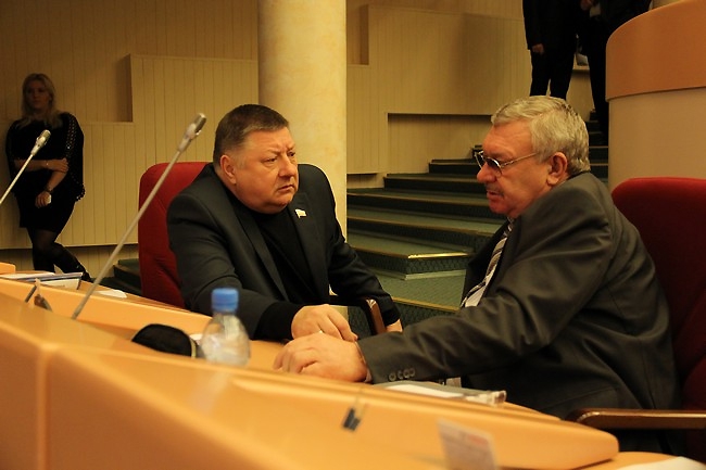 Областные депутаты сократили бюджет на 3 миллиарда