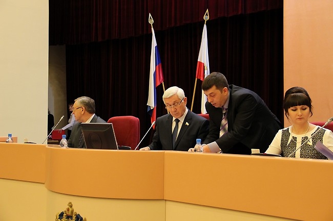 Областные депутаты сократили бюджет на 3 миллиарда