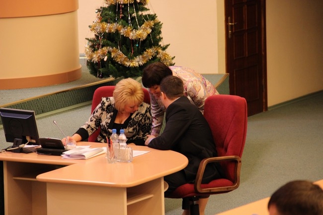 Областные депутаты сократили бюджет на 3 миллиарда