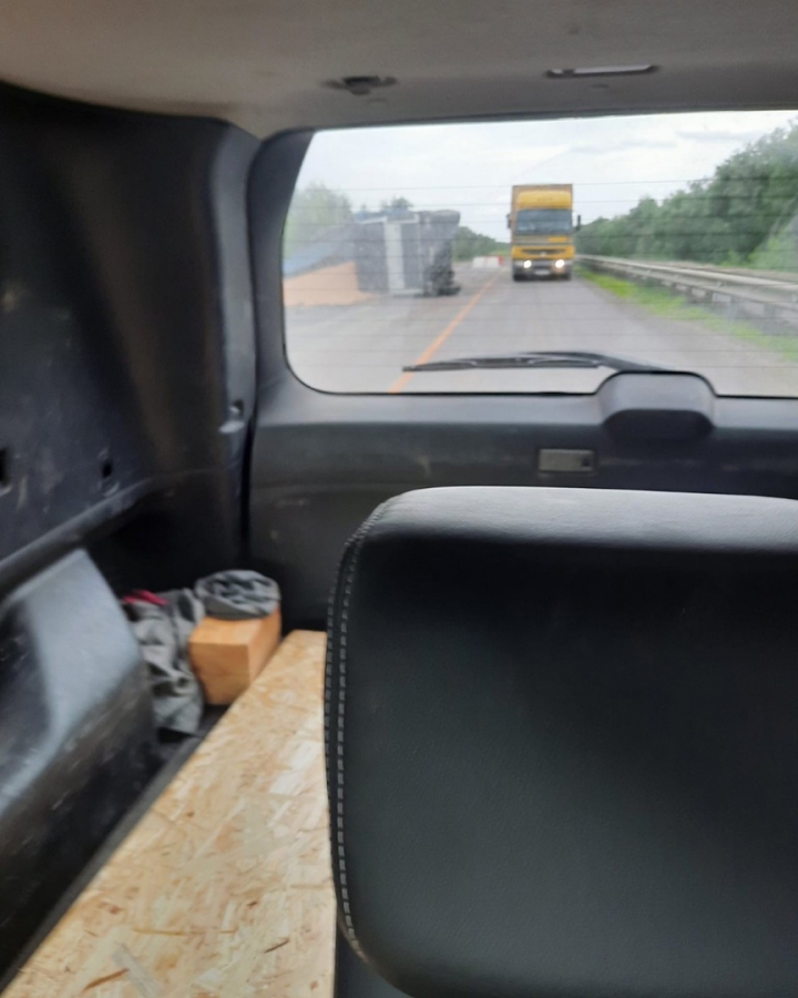 На трассе возле Калининска опрокинулся «КамАЗ» с зерном