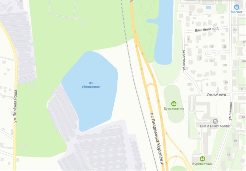 В Балакове возле озера устроили свалку из демонтированных тротуаров