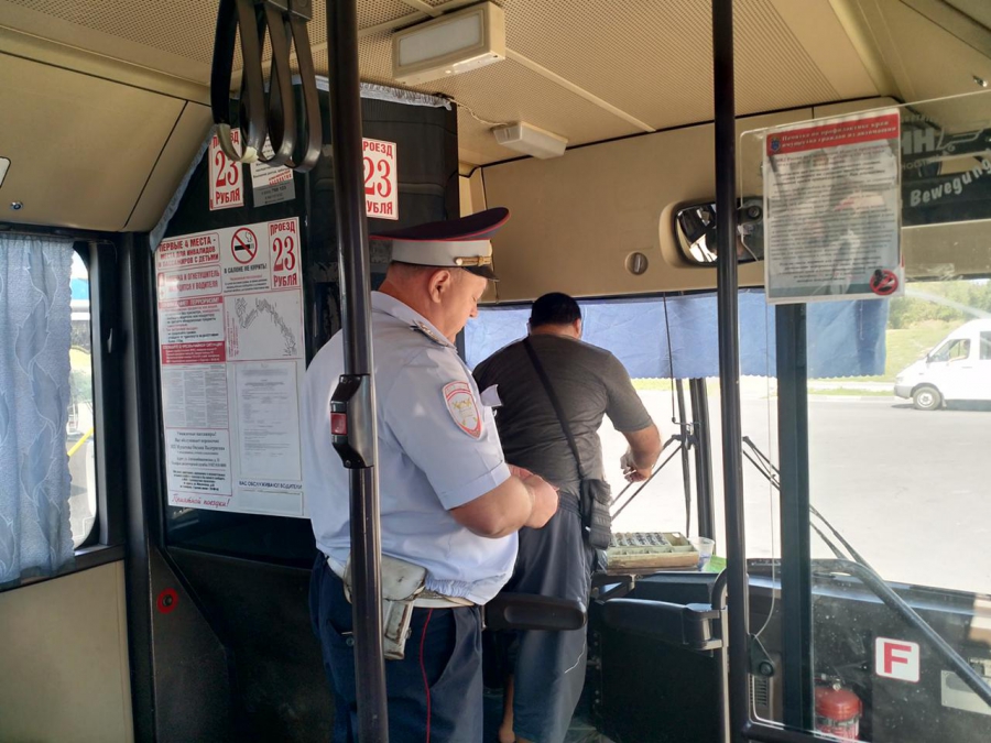 В Саратове инспекторы ГИБДД во время рейда наказали 73 водителя автобусов