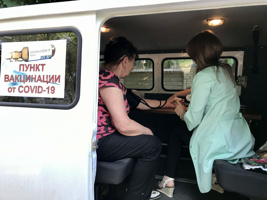 Юрий Максимов: «Несмотря на обилие информации, у людей остаются вопросы по необходимости и безопасности вакцинации от коронавирусной инфекции»