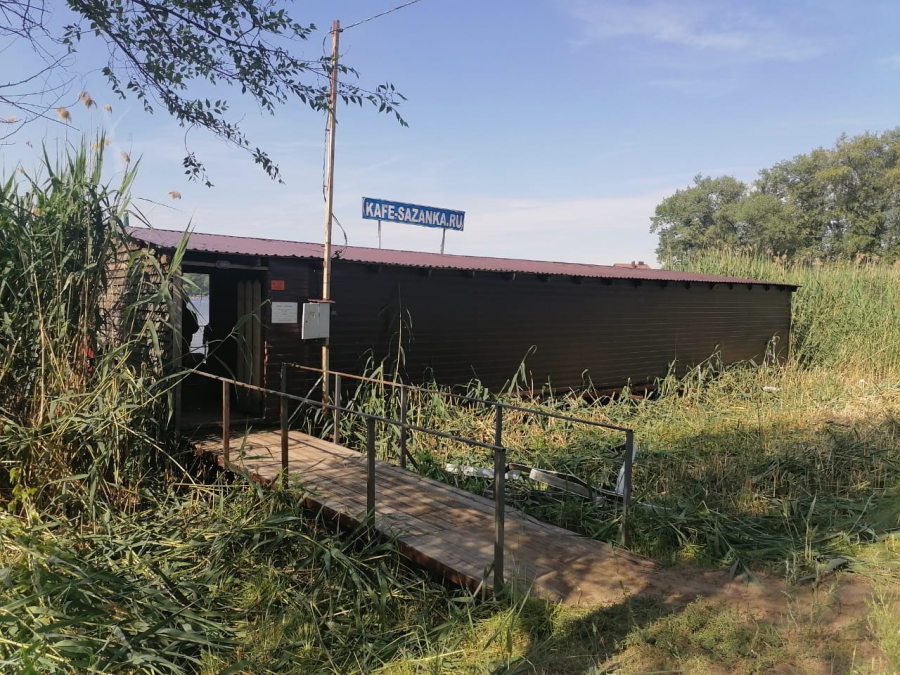 В Энгельсе на озере загорелось кафе «Сазанка»