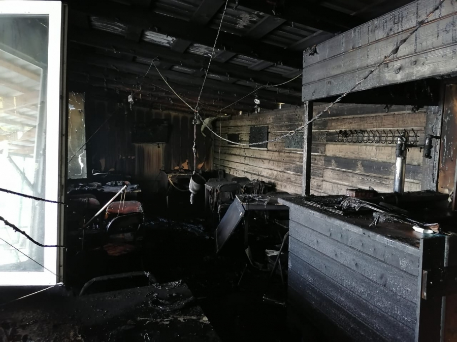 В Энгельсе на озере загорелось кафе «Сазанка»