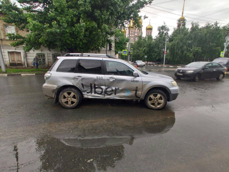 На Горького столкнулись два «Мицубиси»