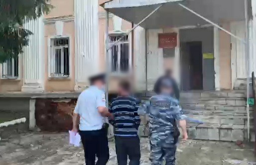 В Екатериновке трое парней ворвались в дом и изнасиловали женщину