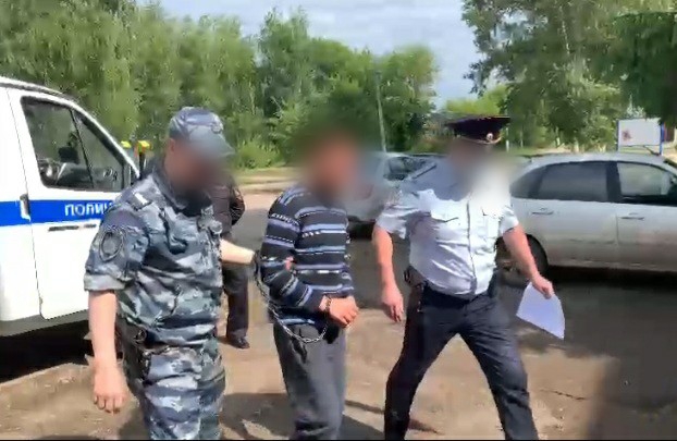 В Екатериновке трое парней ворвались в дом и изнасиловали женщину