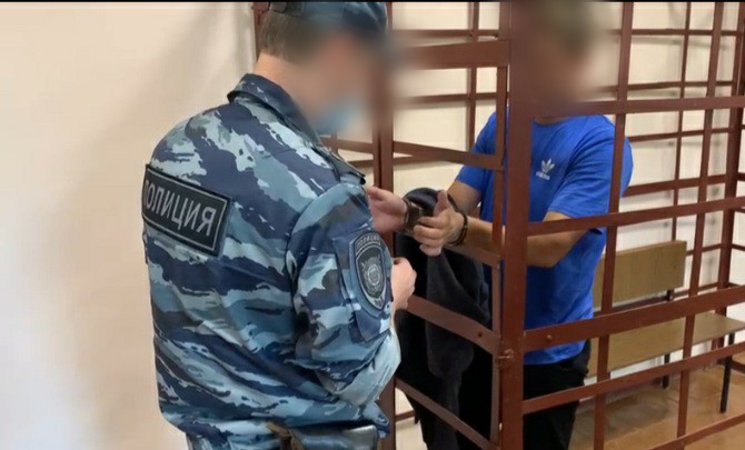 В Екатериновке трое парней ворвались в дом и изнасиловали женщину