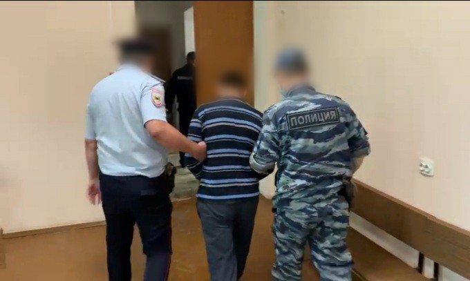 В Екатериновке трое парней ворвались в дом и изнасиловали женщину