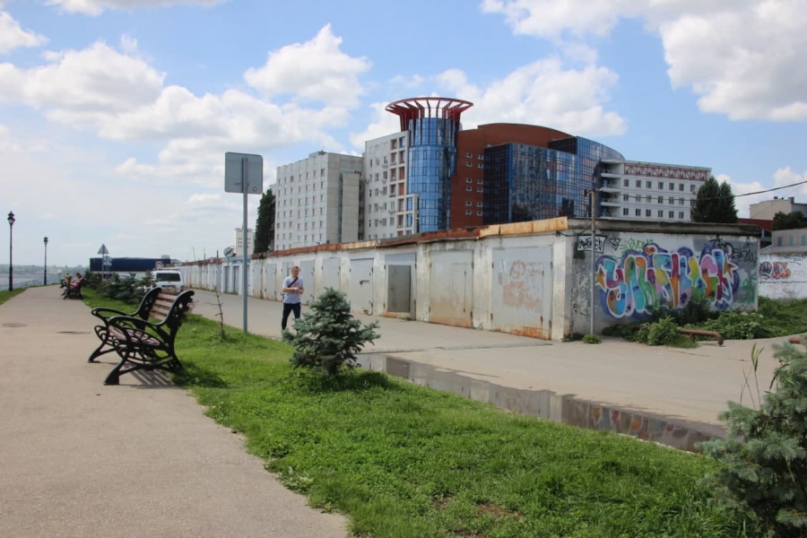 На новой набережной Саратова снесли почти все гаражи