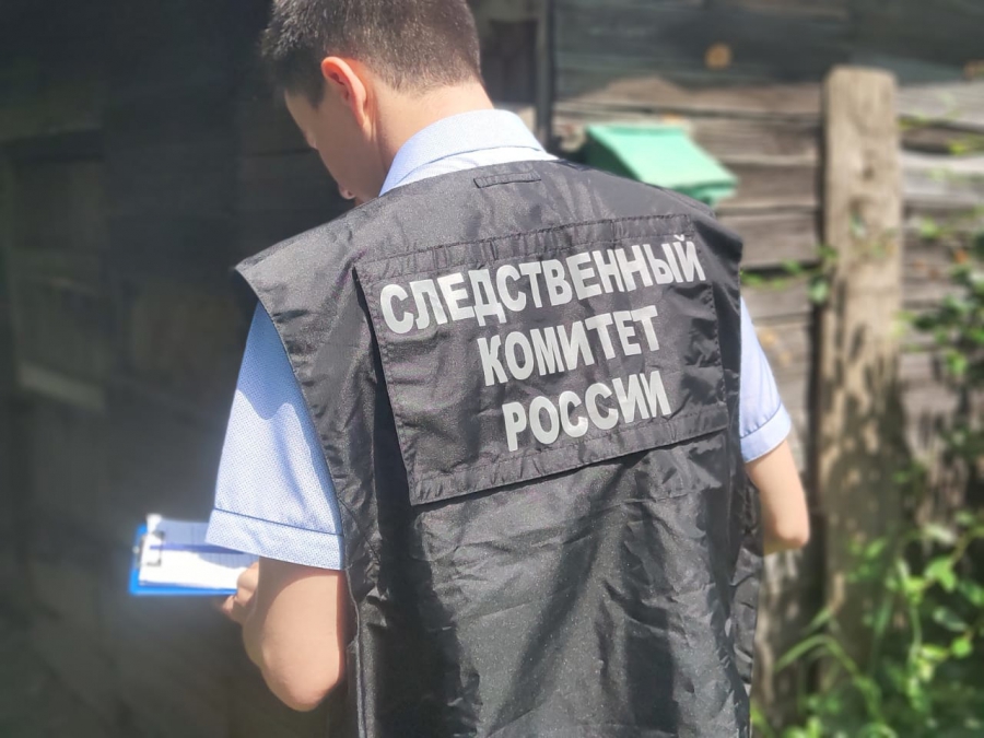 В Аткарске пришедшие к мужчине родственники нашли его труп во дворе