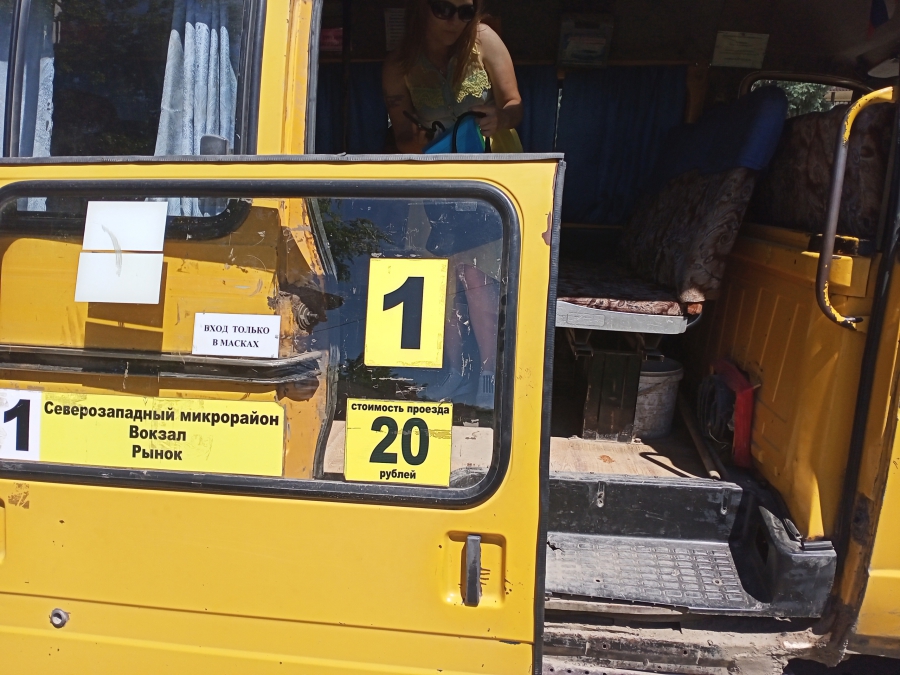 В Пугачеве у маршрутки «ГАЗель» во время поездки отвалилась дверь