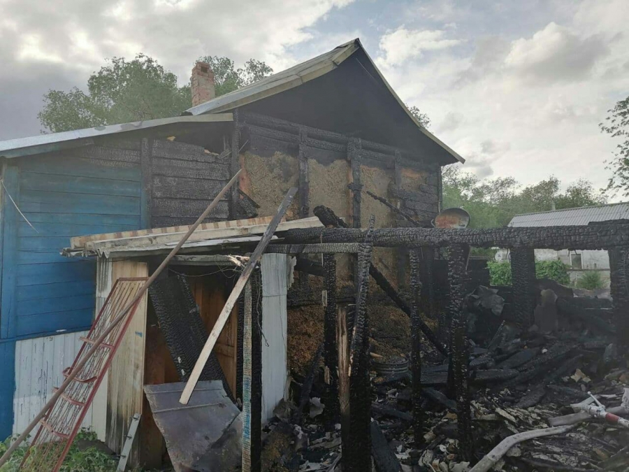 На пожаре в деревянном доме пострадал пенсионер