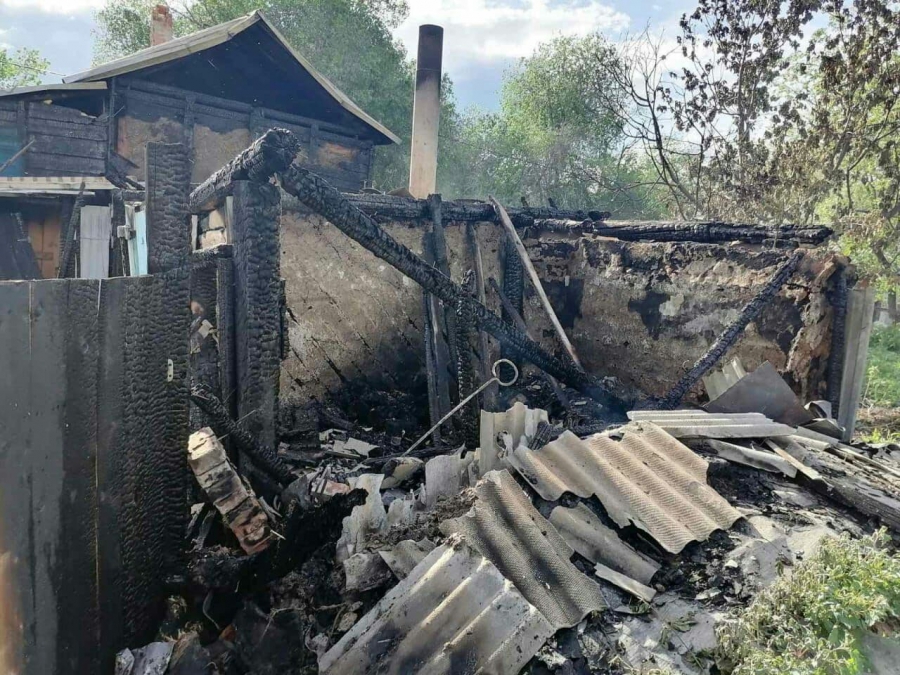 На пожаре в деревянном доме пострадал пенсионер