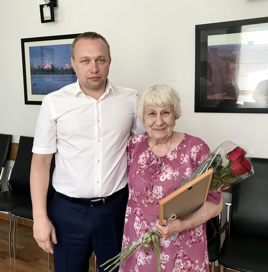 Юрий Максимов поздравил с Днем медицинского работника ветеранов 8-й горбольницы