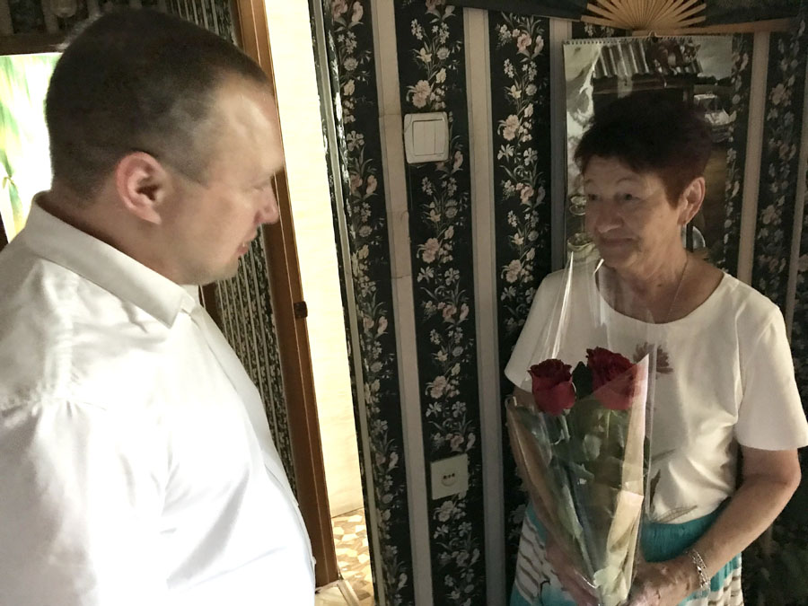 Юрий Максимов поздравил с Днем медицинского работника ветеранов 8-й горбольницы