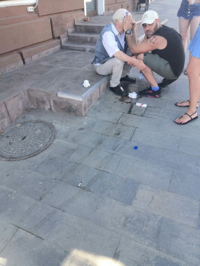 На Мичурина мужчина разбил голову на развороченном под ремонт тротуаре