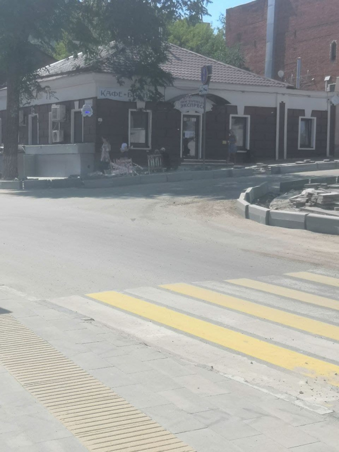 На Мичурина мужчина разбил голову на развороченном под ремонт тротуаре