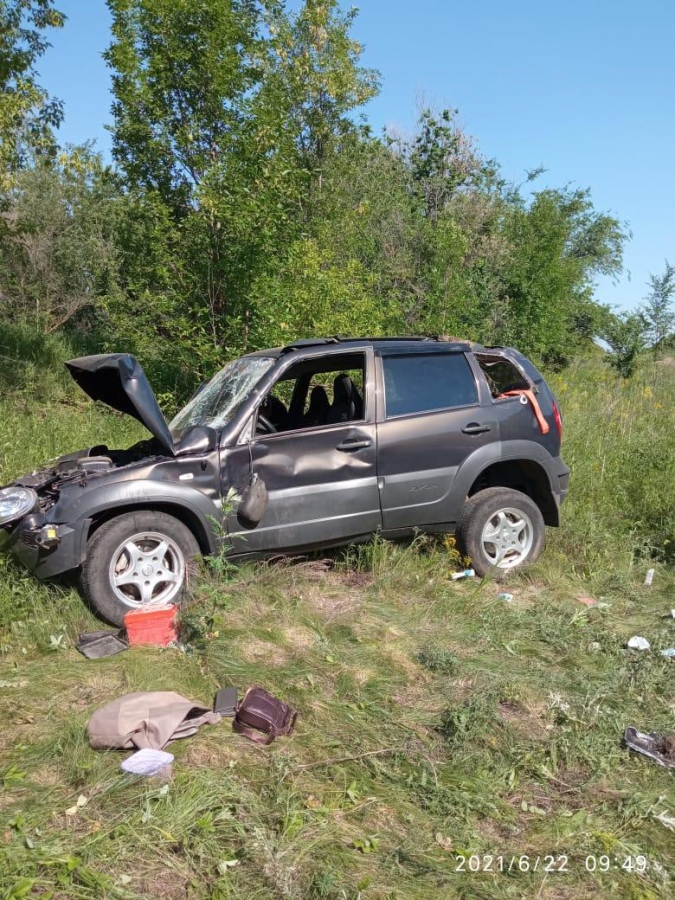 Под Турками женщина на внедорожнике опрокинулась в кювет