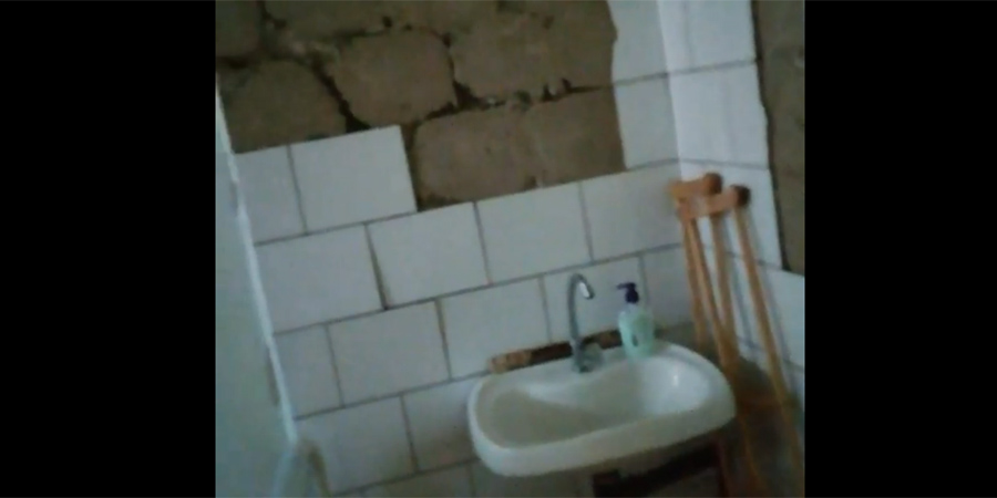 В ершовской райбольнице пожаловались на разруху, насекомых и запрет на душ