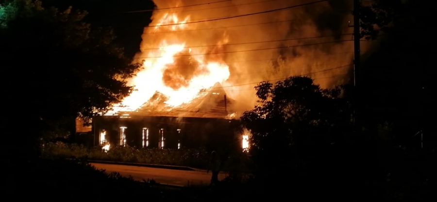 В центре Саратова огонь уничтожил старообрядческий молельный дом