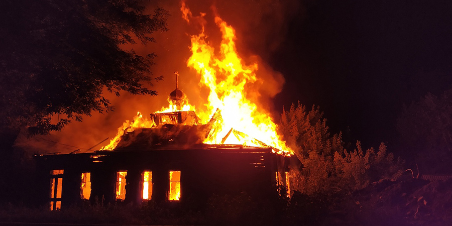 В центре Саратова огонь уничтожил старообрядческий молельный дом