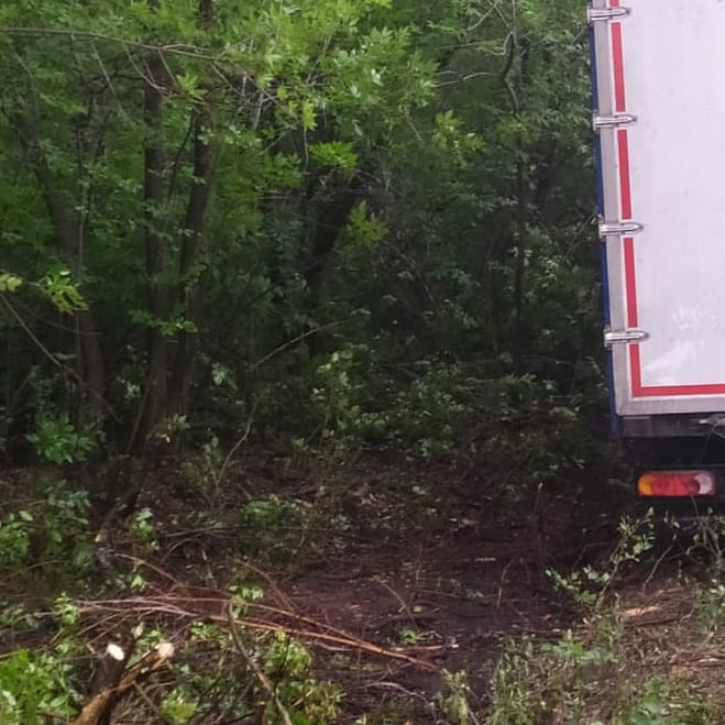 В Хвалынском районе после ДТП с «КамАЗом» разлилось 10 тонн моторного масла