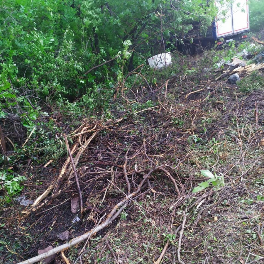 В Хвалынском районе после ДТП с «КамАЗом» разлилось 10 тонн моторного масла